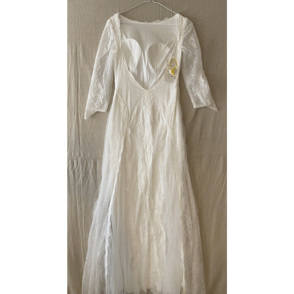 NWT Merry's Wedding Dress Size 4 Sheer Lace Silky Lining Flowing Bottom Train - Picture 9 of 16
